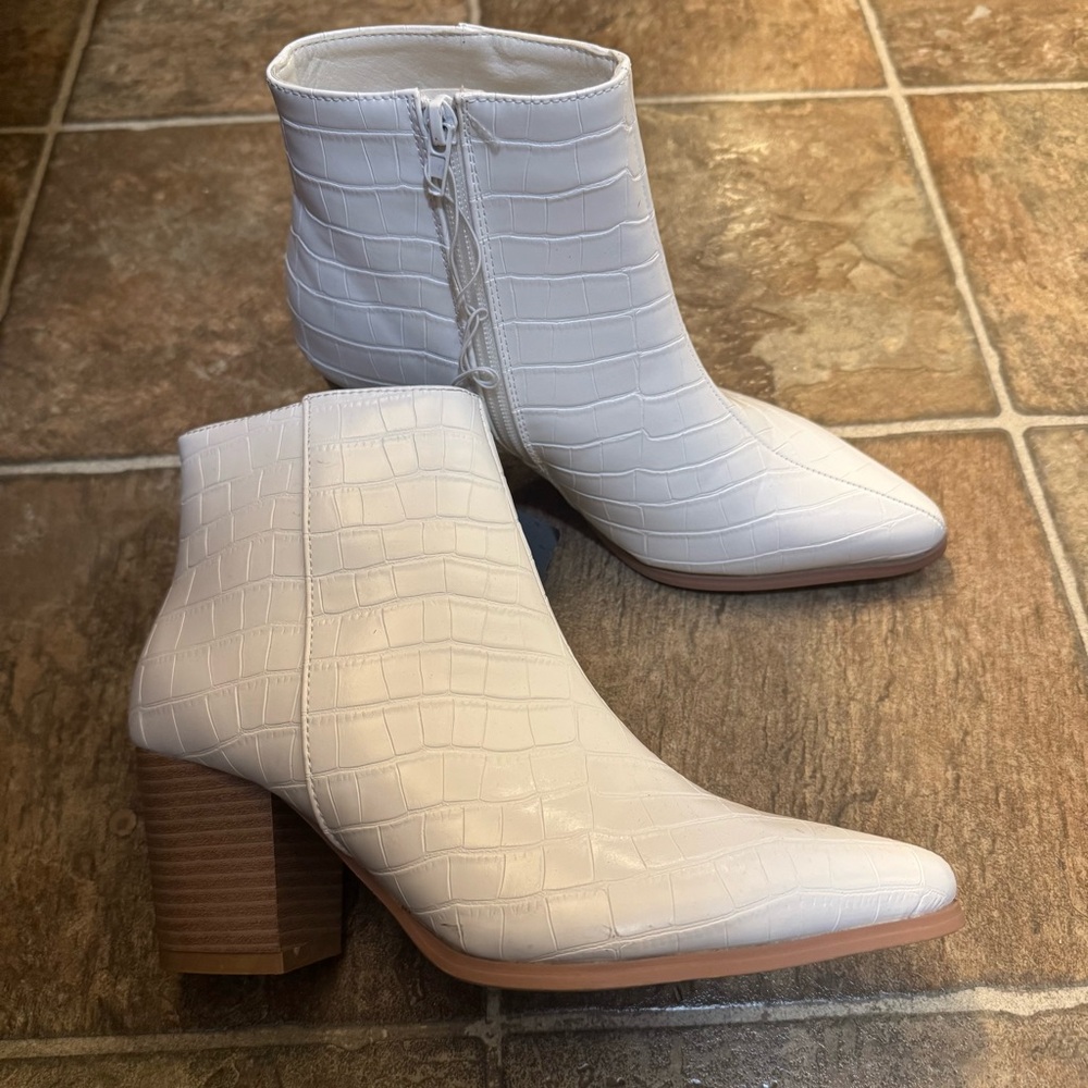 Forever 21 White Croc-Embossed Pointed Ankle Boots